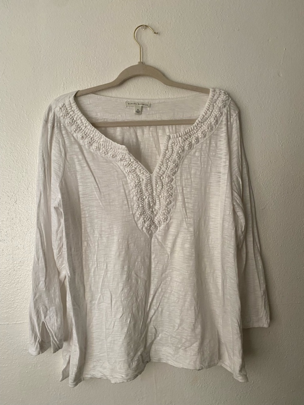 Banana Republic White Embroidered V-Neck Women's Blouse
